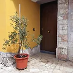 La Casetta Gialla Apartament *